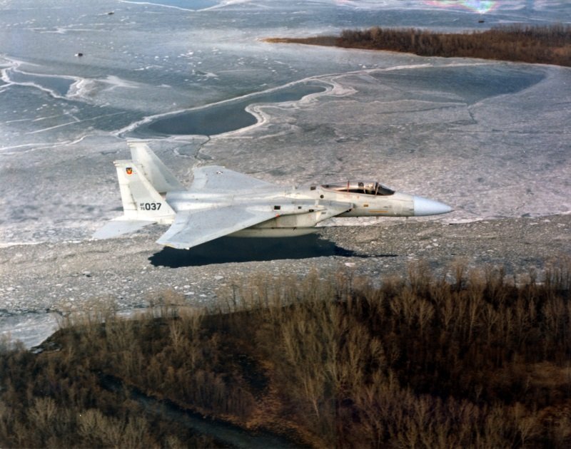 Low Flying Plane Dream: Is Your Subconscious Trying to Tell You?